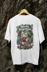 تيشيرت ببلوزاور كبير الحجم "Bloom Together Bulbasaur Oversized T-Shirt" – تيشيرت جرافيكي بوكيمون للجنسين